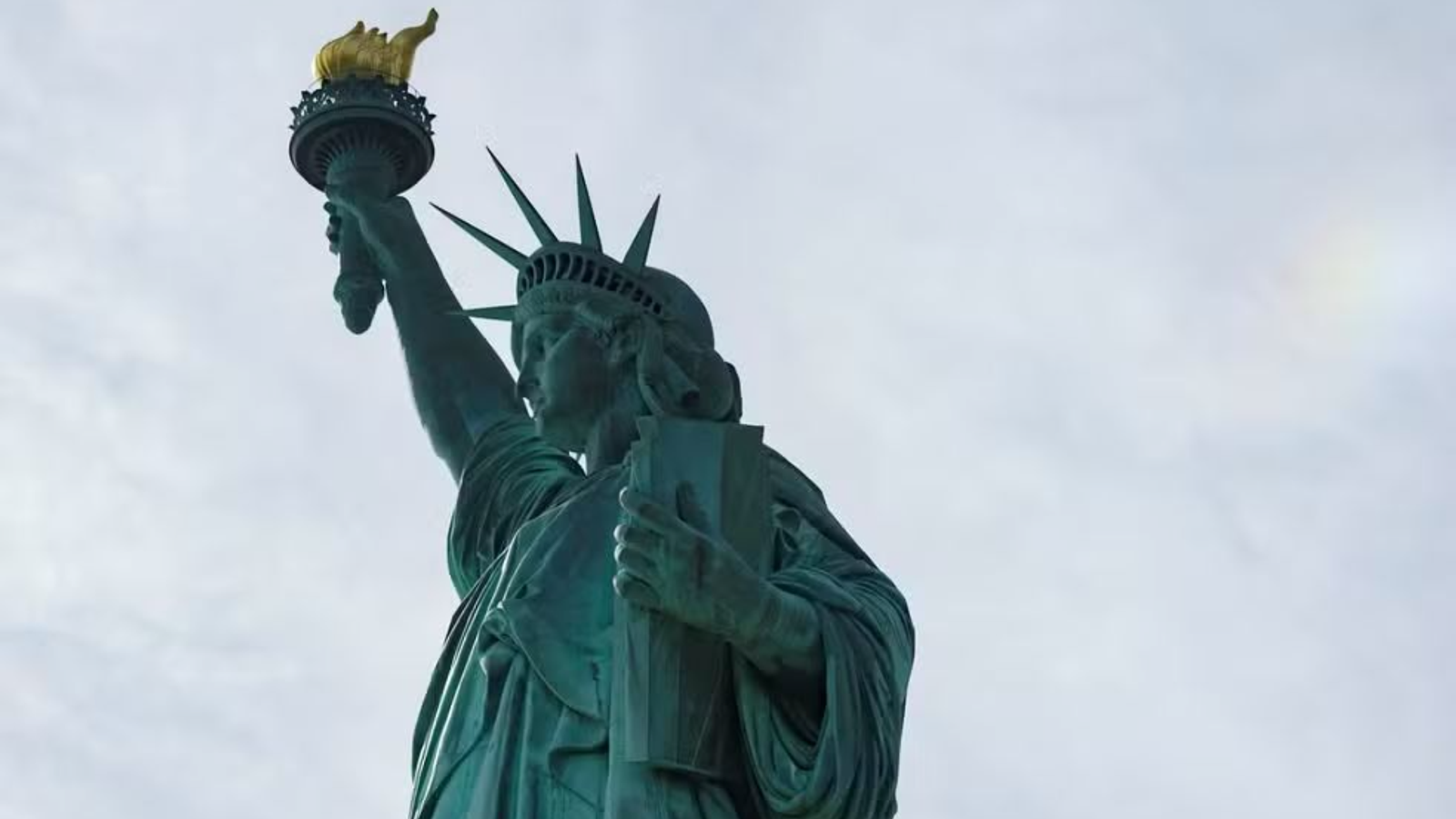 Governo Trump enfrenta 2º dia de shutdown nos EUA