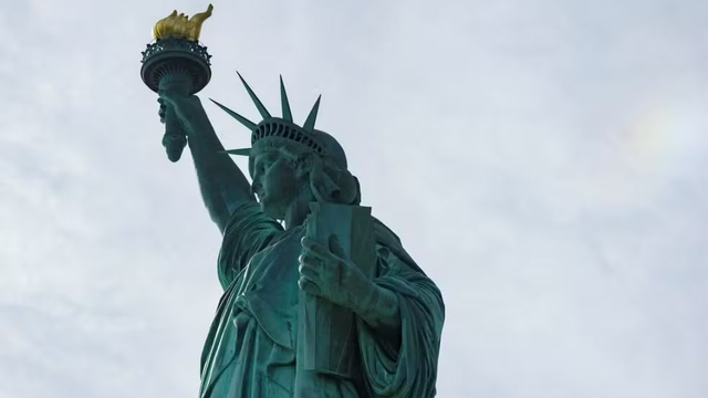 Governo Trump enfrenta 2º dia de shutdown nos EUA