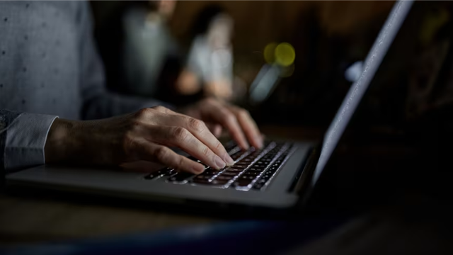 Falha de segurança afeta sites no mundo inteiro e leva governos e empresas a suspender serviços