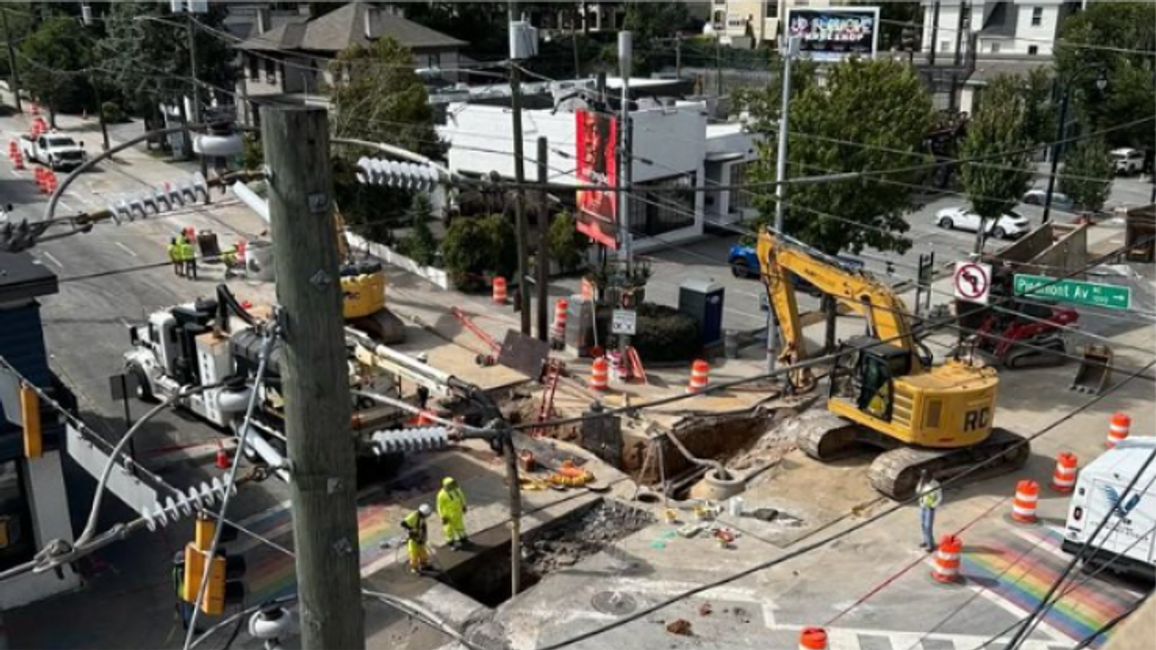 Cruzamento da Piedmont com a 10th fechado em Atlanta