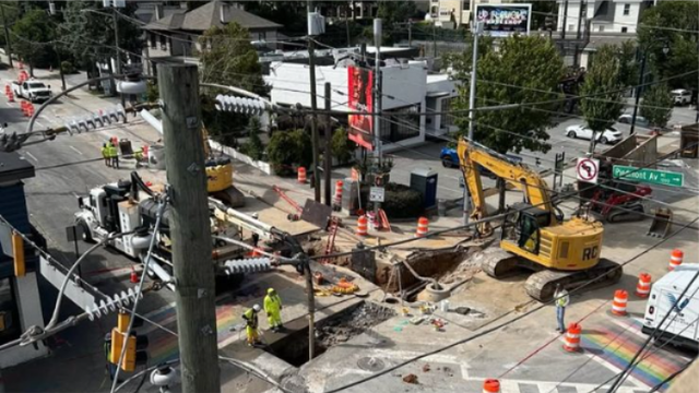 Cruzamento da Piedmont com a 10th fechado em Atlanta