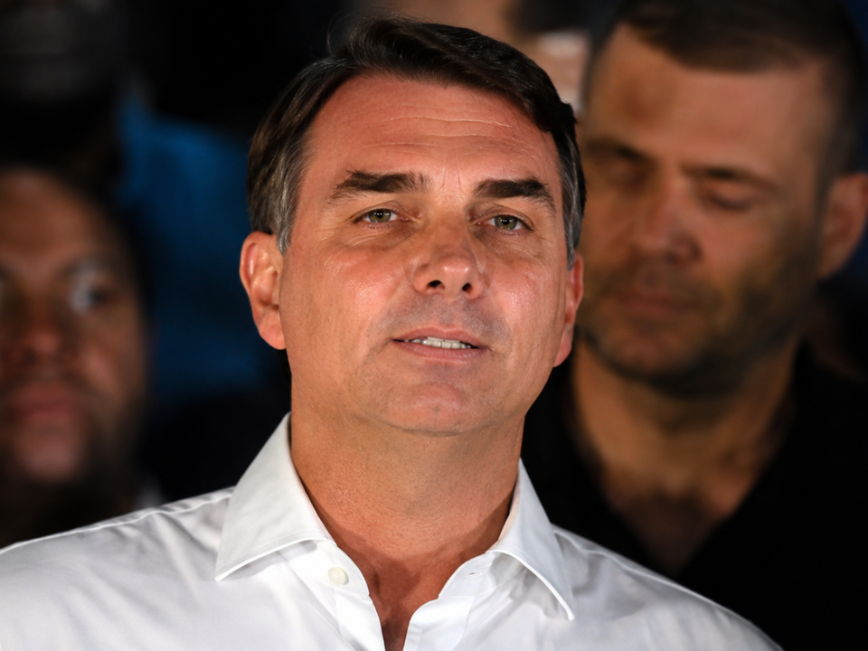 Flávio Bolsonaro viajou para os Estados Unidos com a família, afirmam aliados