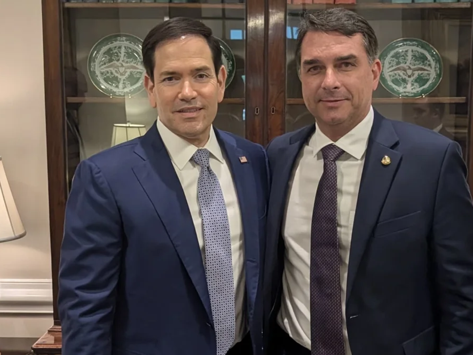 Aliado de Trump afirma que Marco Rubio ajudou a organizar saída de Flávio Bolsonaro para os EUA