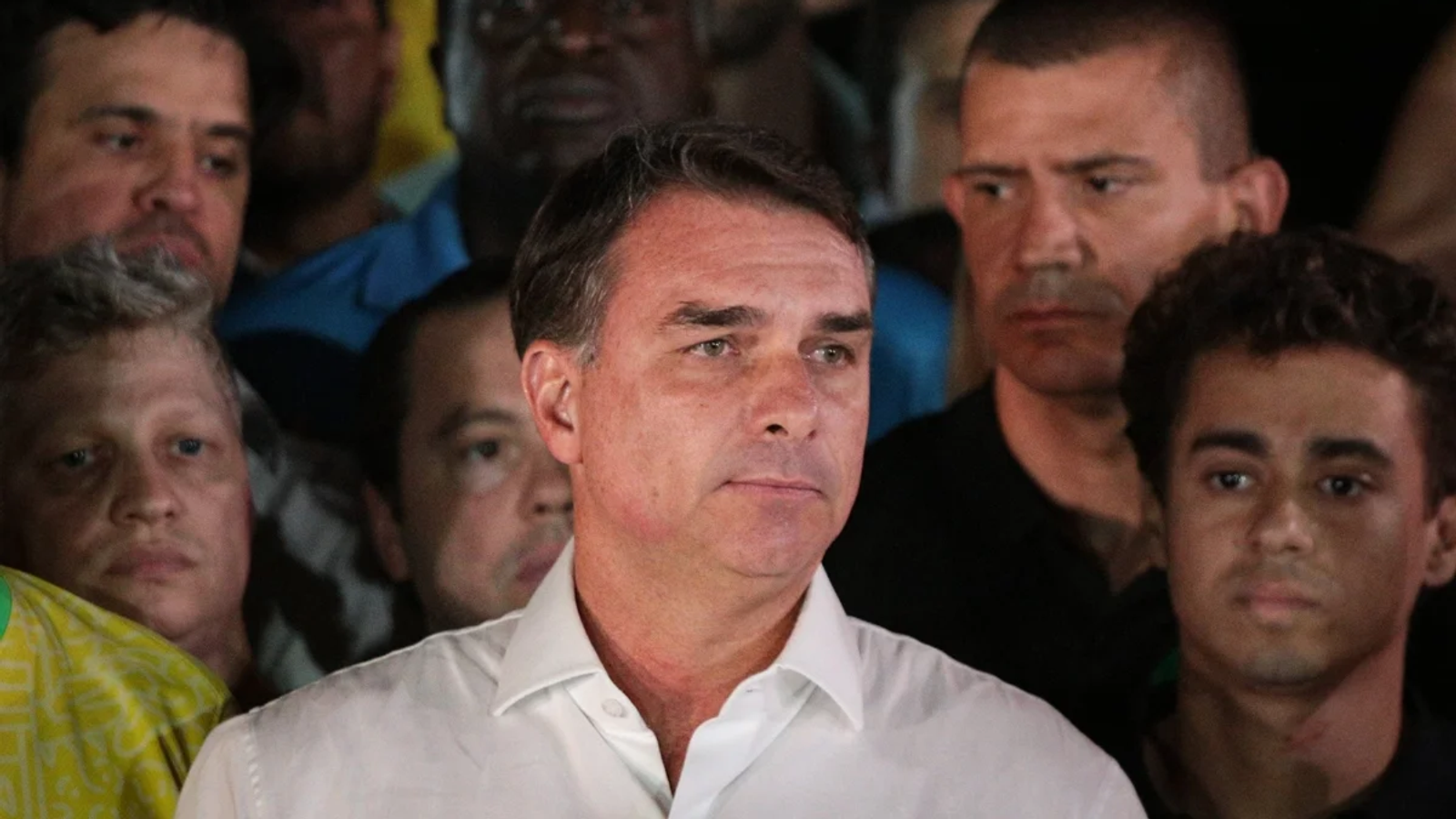 Aliado de Trump afirma que Flávio Bolsonaro chegou em segurança aos Estados Unidos