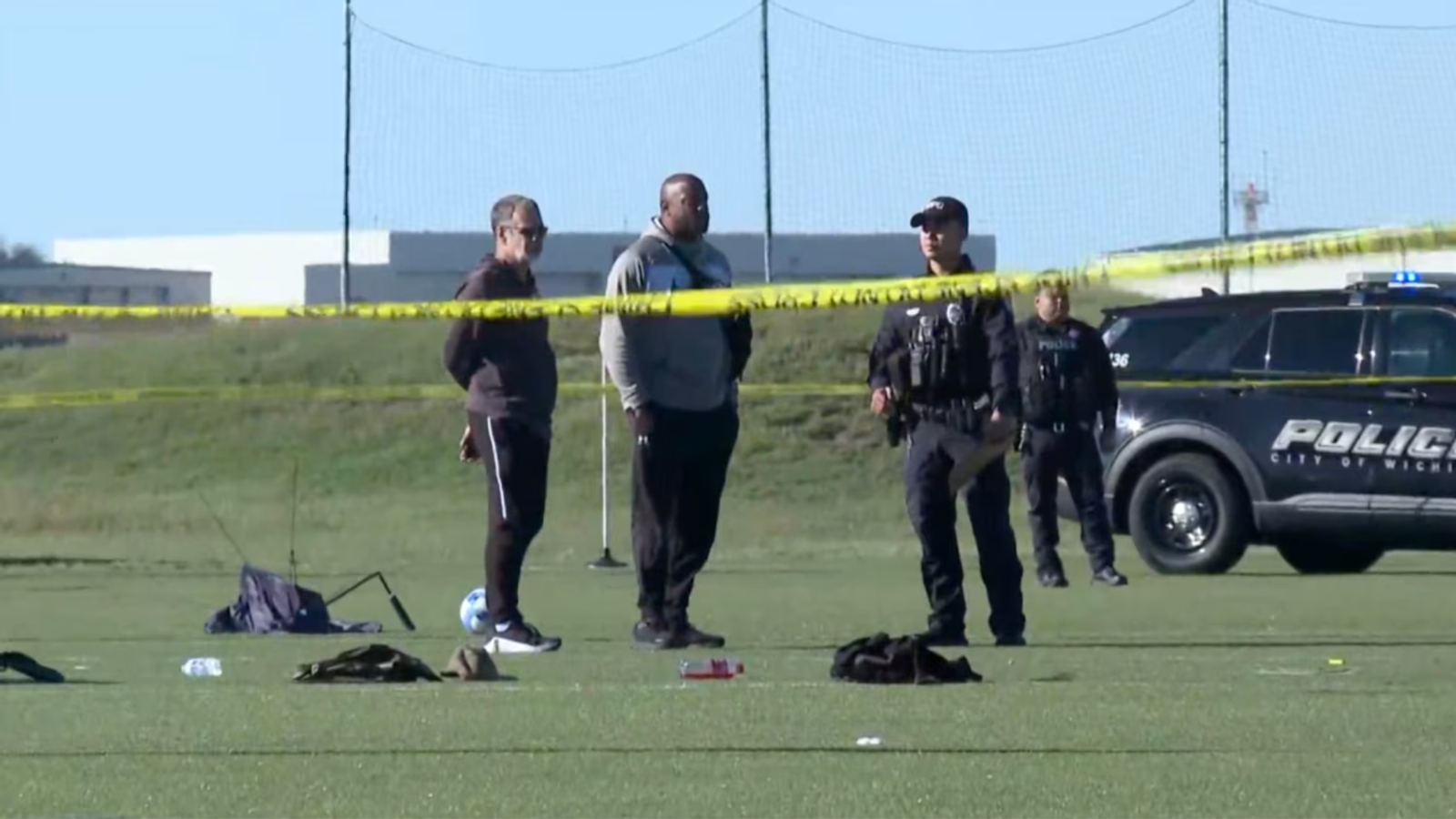 Caminhonete invade campo de futebol infantil nos EUA e deixa dois mortos e 11 feridos