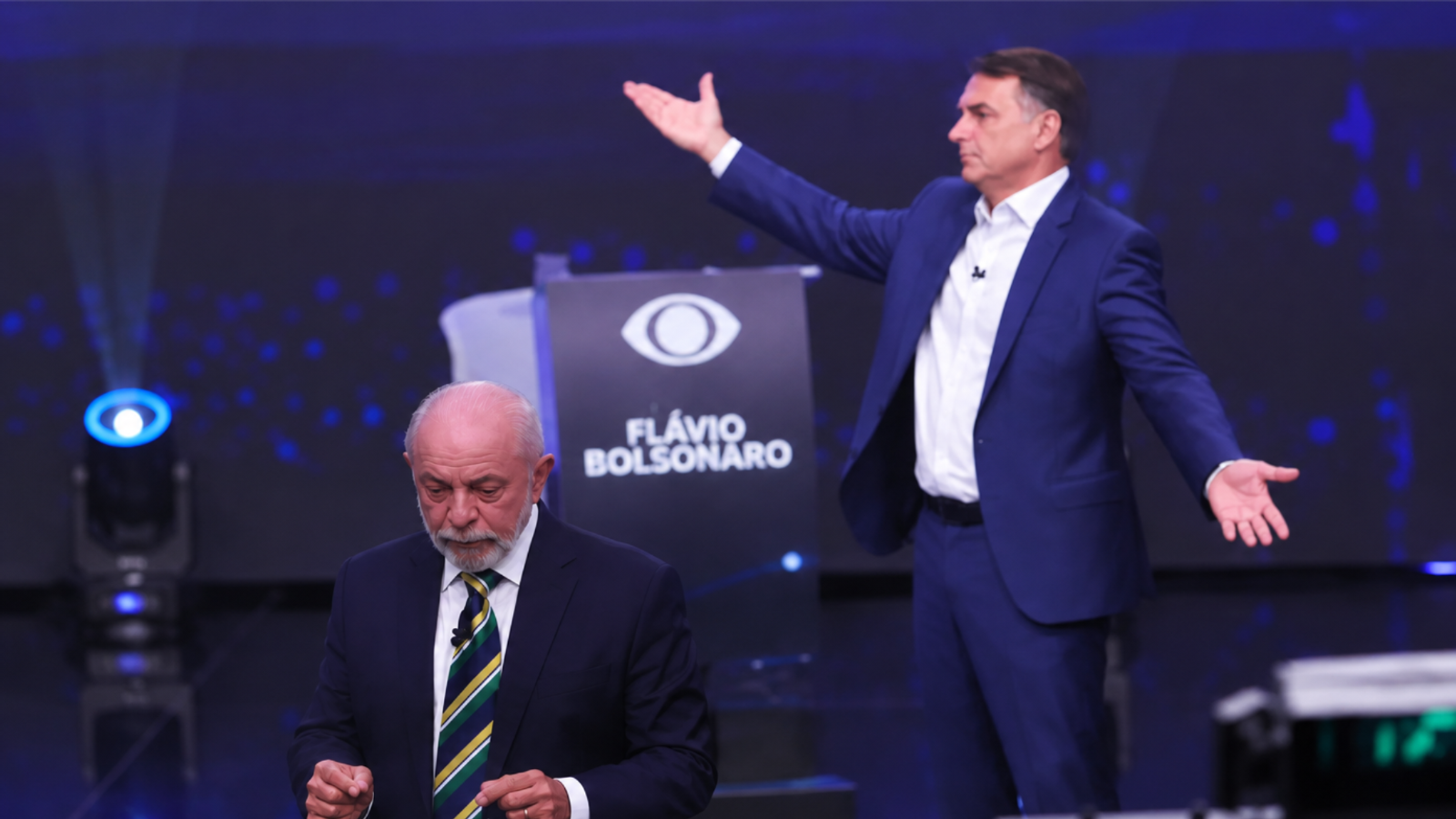 Lula desafia Flávio Bolsonaro a abrir sigilos bancários e inclui Janja, Lulinha e família Bolsonaro