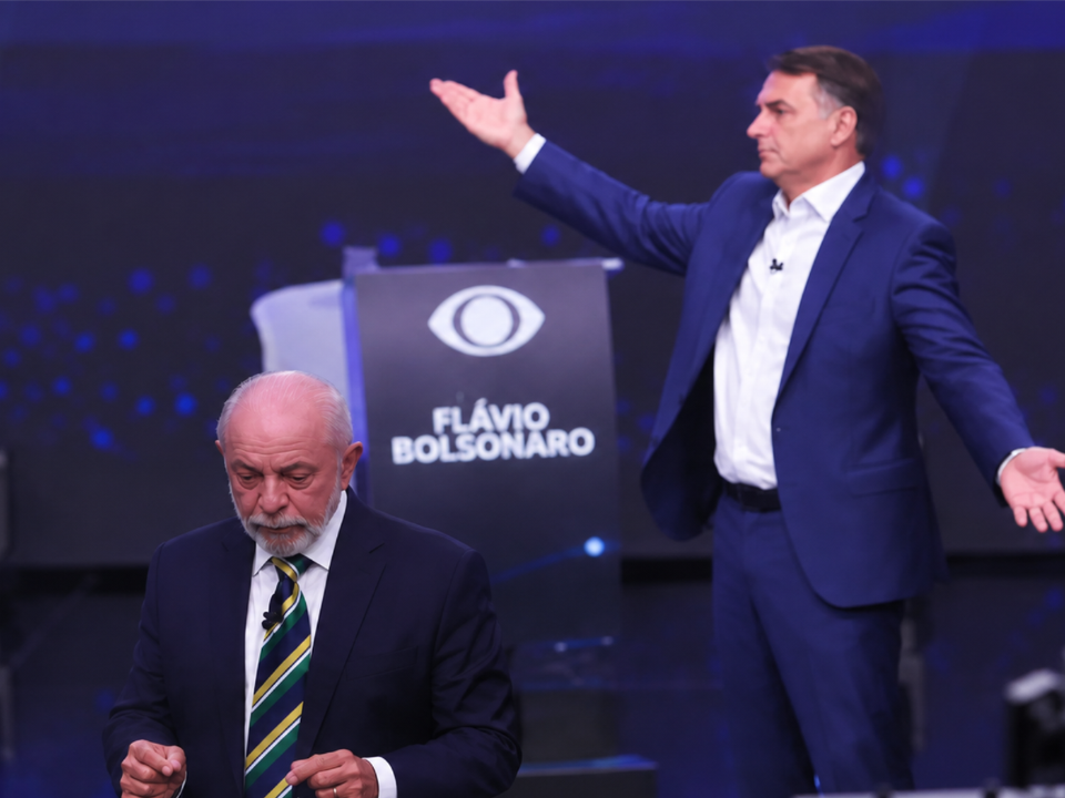 Lula desafia Flávio Bolsonaro a abrir sigilos bancários e inclui Janja, Lulinha e família Bolsonaro