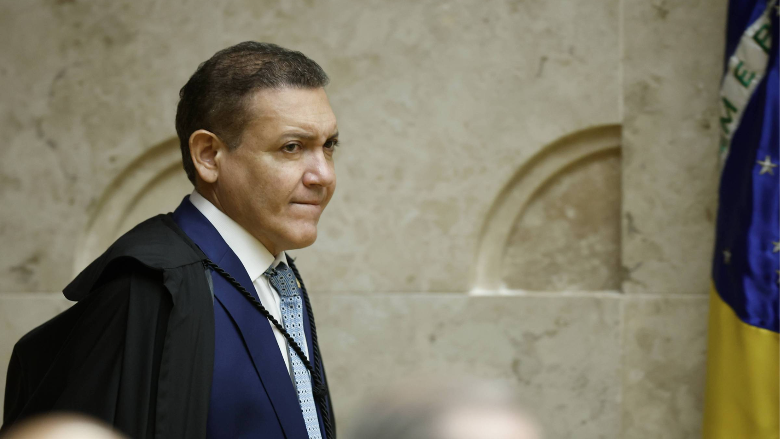 TSE discute proibir canais políticos no WhatsApp nas 48 horas antes do segundo turno; proposta atingiria rede de apoio a Lula