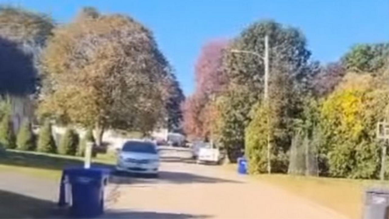 Agentes do ICE invadem obra e imigrantes tentam fugir em Massachusetts