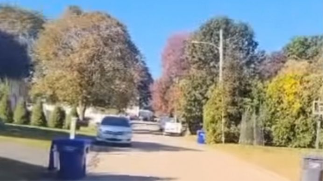 Agentes do ICE invadem obra e imigrantes tentam fugir em Massachusetts