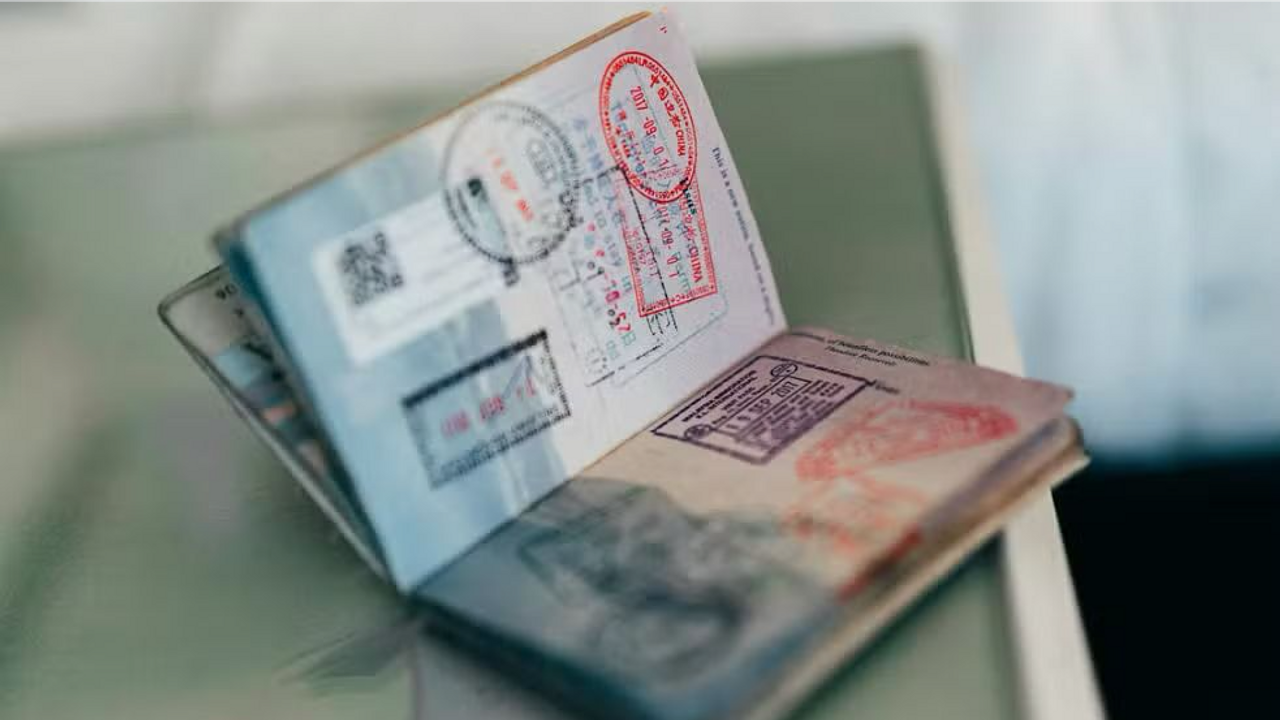 Europa dá adeus ao carimbo no passaporte a partir deste domingo