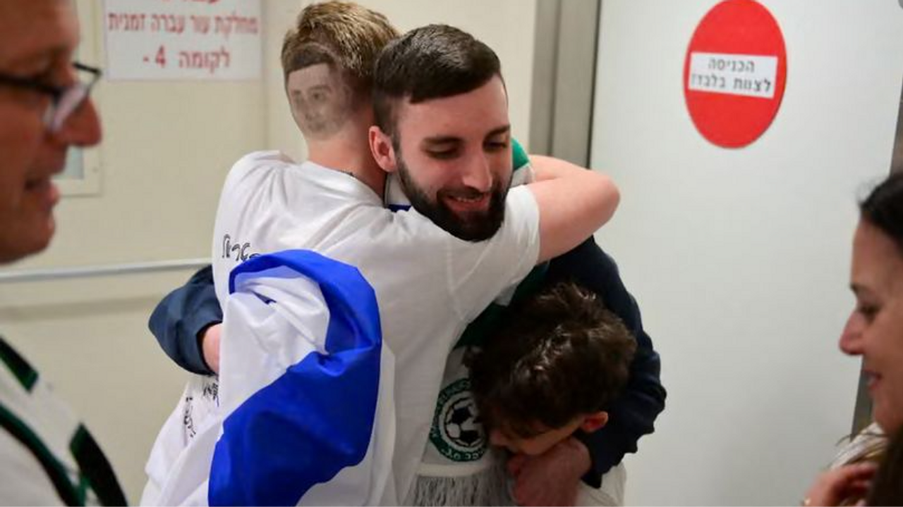 Todos os reféns israelenses vivos são libertados em acordo histórico liderado por Trump