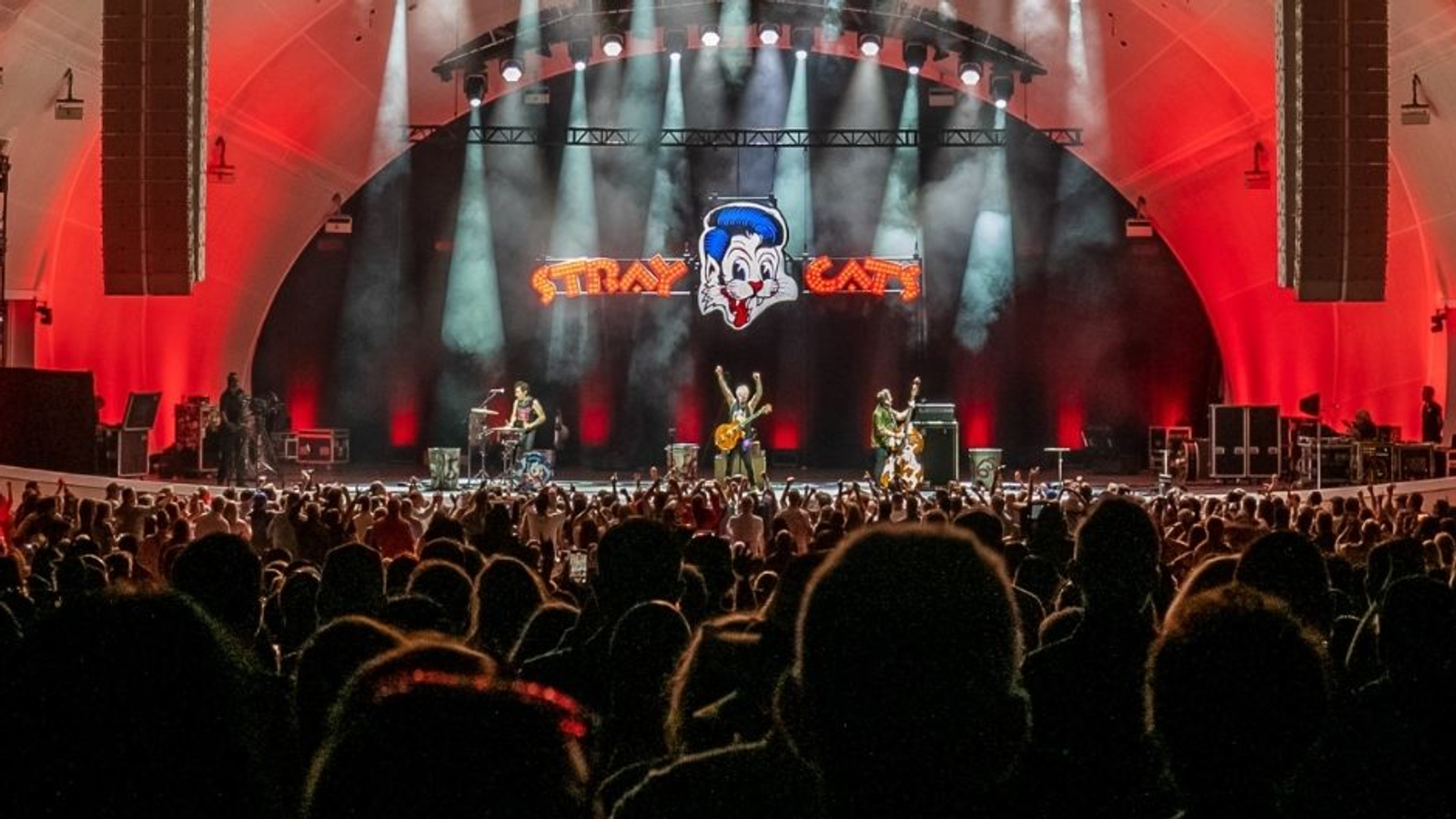 Stray Cats levam clássicos do rockabilly ao Fox Theatre