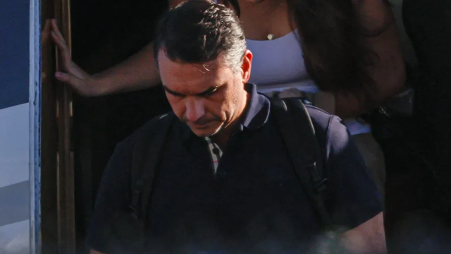 Flávio Bolsonaro recua e passa a se declarar “líder do Brasil” em nova versão de carta