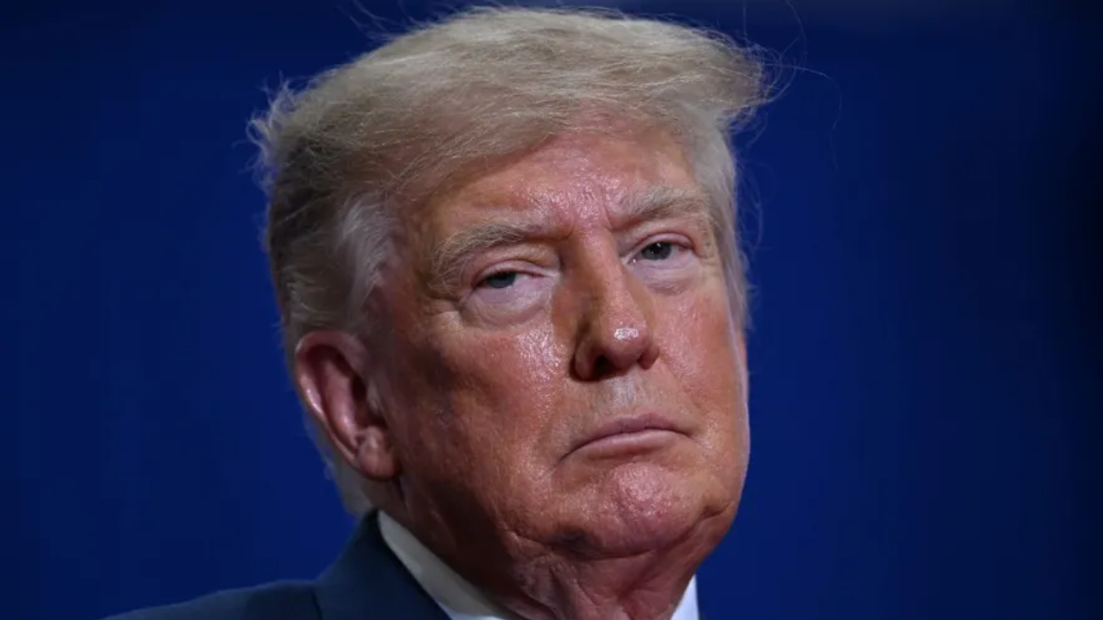 Trump afirma que pretende conversar com Lula, mas volta a criticar eleição no Brasil