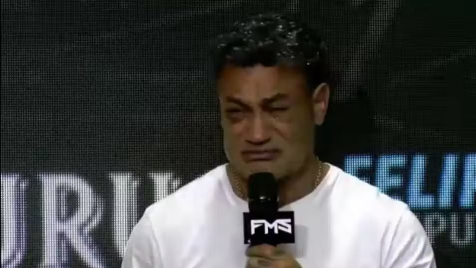 Popó chora e anuncia aposentadoria: “Não quero mais saber de boxe”