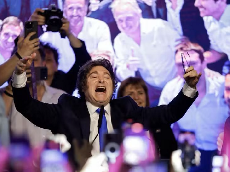 Milei celebra vitória legislativa e promete “construir uma Argentina grande”