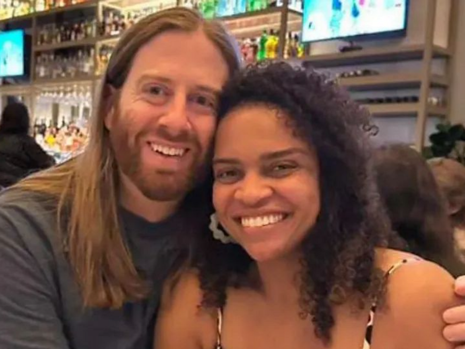 Cineasta brasileira Barbara volta para casa após dias de apreensão