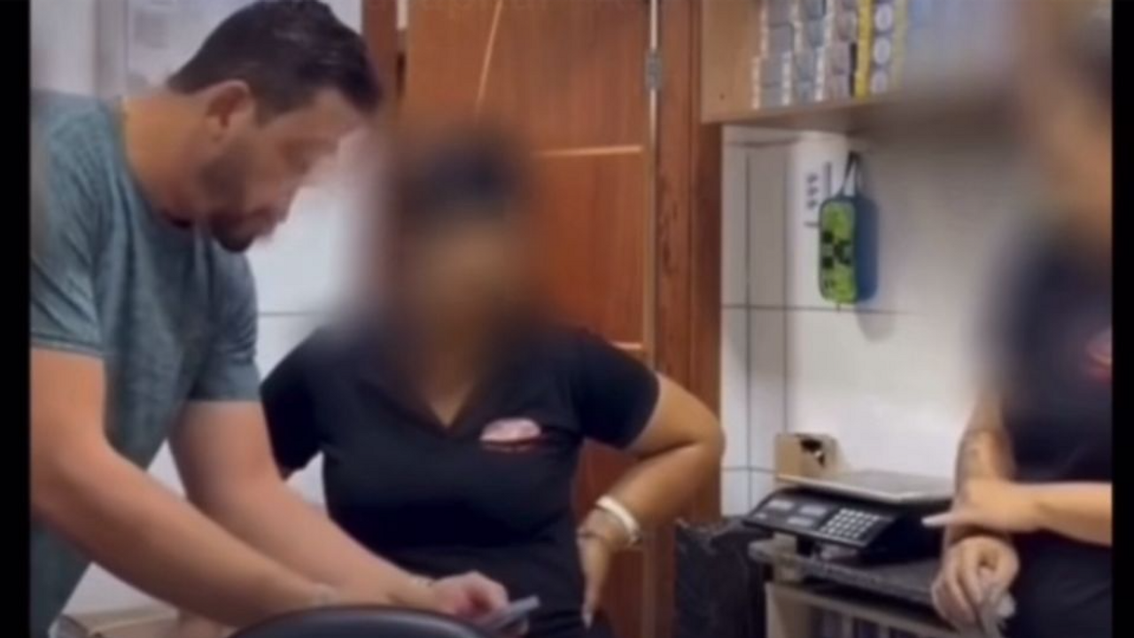 Caixa é flagrada furtando dinheiro de distribuidora em Vila Velha 