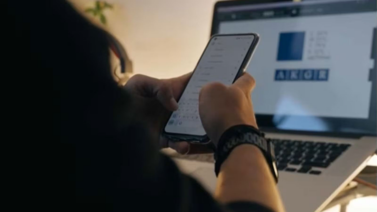 Funcionário pede licença por término de namoro e viraliza nas redes