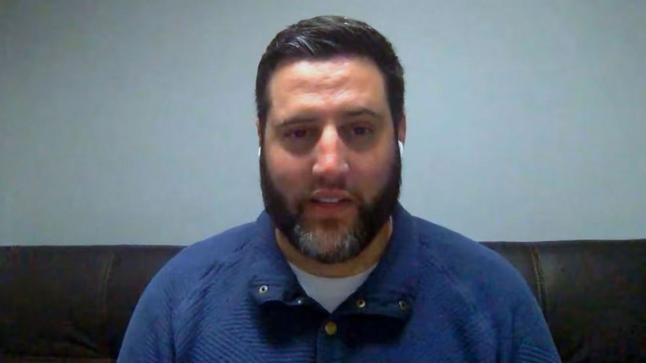 Homem transforma quintal em despensa solidária e viraliza nos EUA