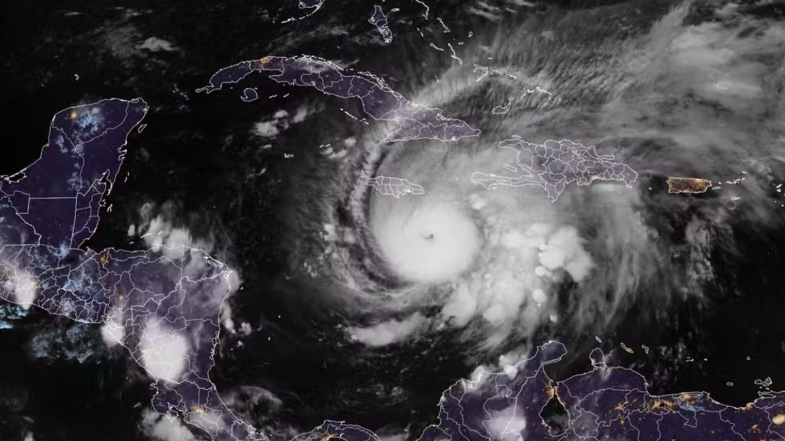 Furacão Melissa atinge categoria 5 e força evacuação em massa na Jamaica