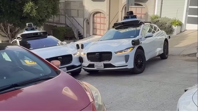 Carros autônomos travam rua em San Francisco e causam confusão no trânsito