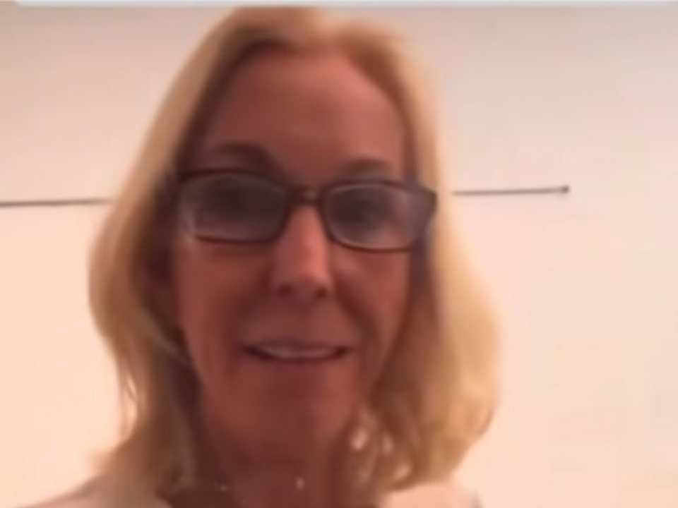 “Idosa barra casal em garagem ao assumir que eram latinos e provoca indignação em Miami”