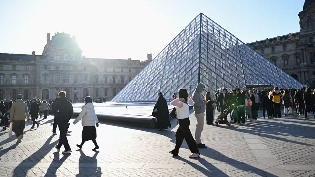 Louvre vai cobrar mais caro de turistas de fora da Europa
