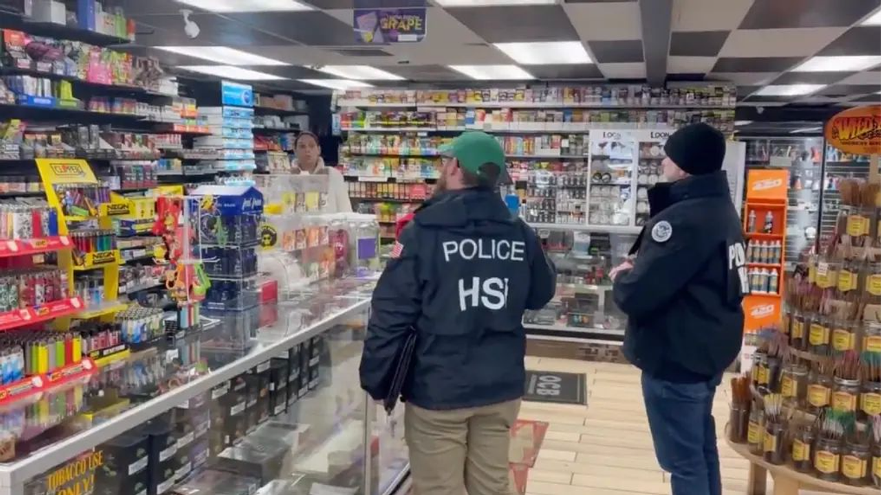 DHS faz batida porta a porta em Minneapolis durante investigação bilionária