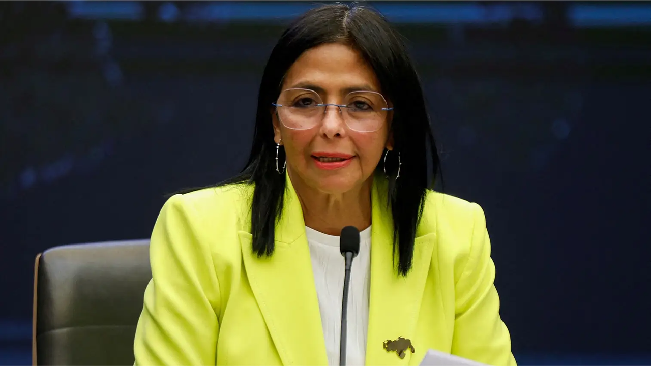 Delcy Rodríguez pede fim das hostilidades aos EUA e propõe cooperação após captura de Maduro