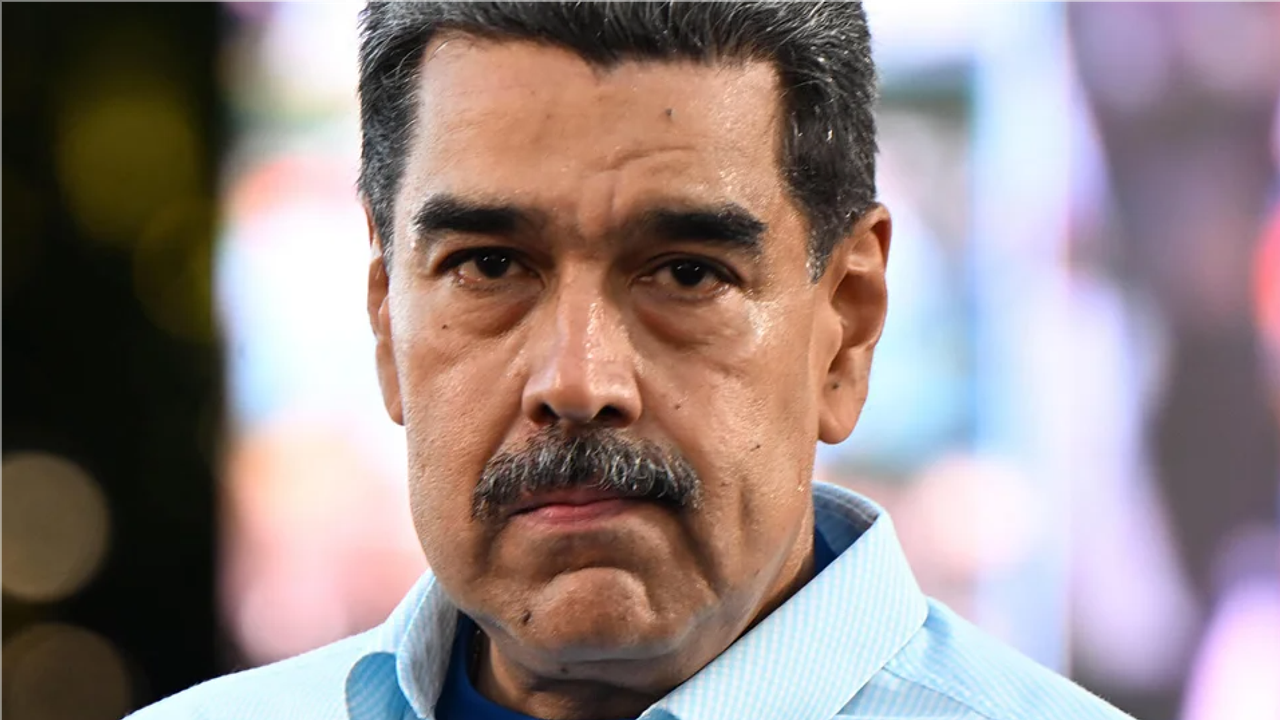 Maduro chega a Nova York sob protestos após ser capturado por forças dos EUA