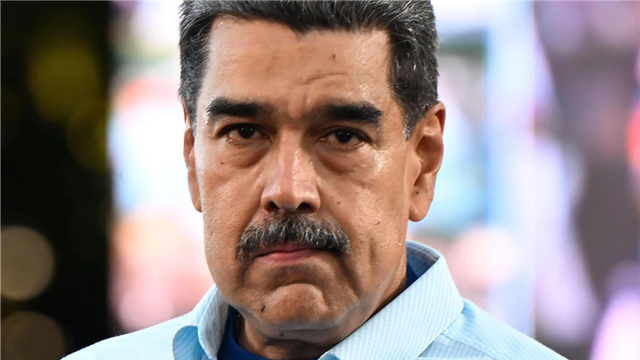 Maduro chega a Nova York sob protestos após ser capturado por forças dos EUA