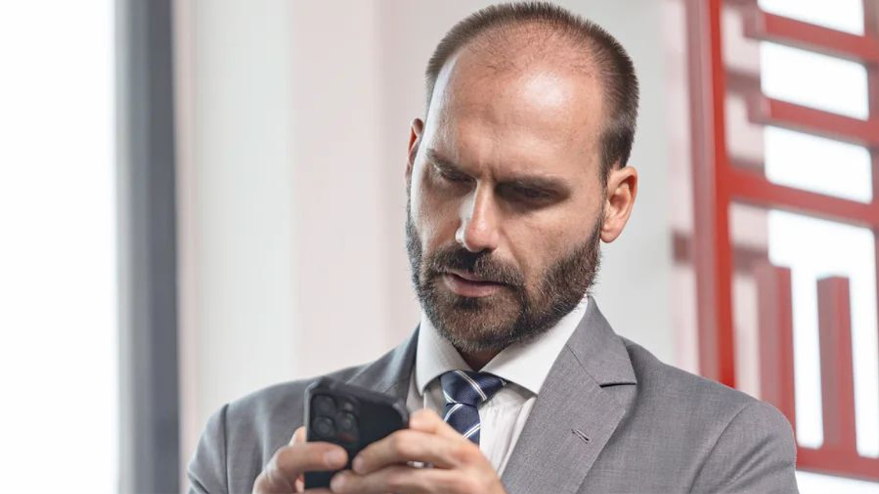 Eduardo Bolsonaro critica suspensão de vistos de imigração dos EUA para brasileiros