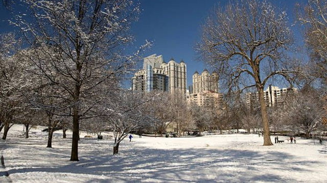 Neve pode atingir regiões ao sul e leste de Atlanta neste domingo, alerta Fox 5