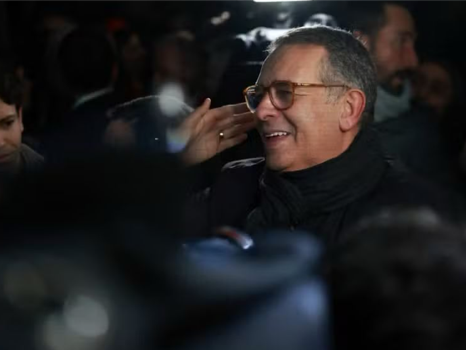 Portugal elege socialista moderado António José Seguro como novo presidente