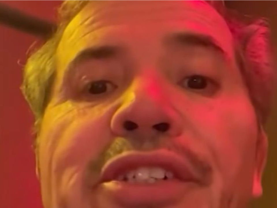 Ator John Leguizamo diz: “Se você apoia o ICE, não venha aos meus shows”