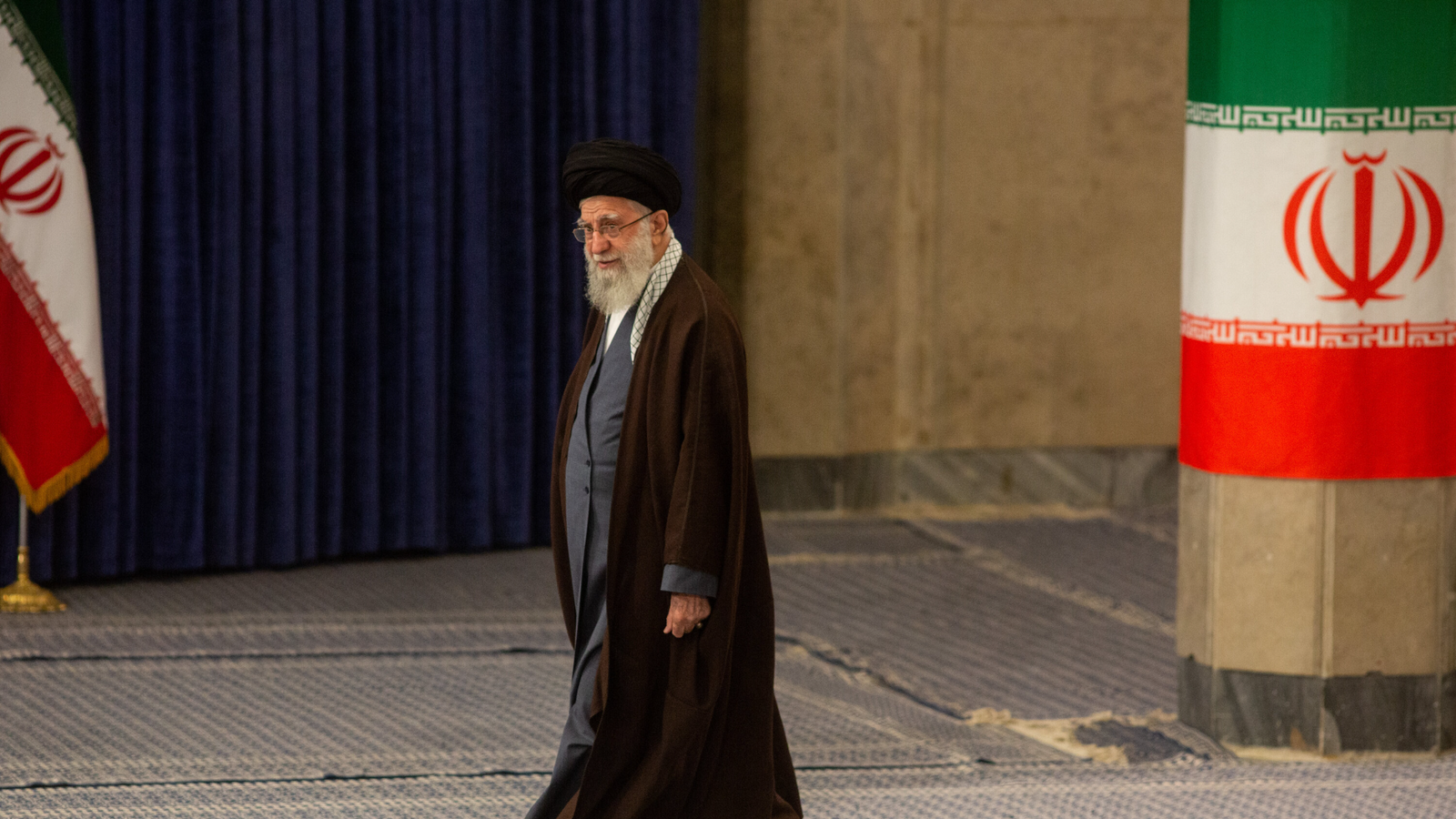 Ali Khamenei morre aos 86 anos após bombardeio, confirma governo iraniano