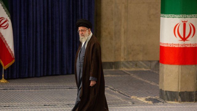 Ali Khamenei morre aos 86 anos após bombardeio, confirma governo iraniano