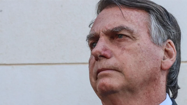 Boletim médico aponta melhora de Jair Bolsonaro, que segue internado na UTI