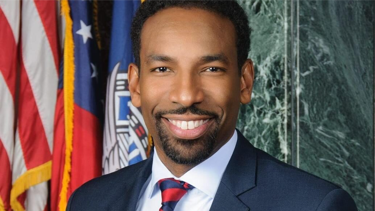 Prefeito de Atlanta destaca força da comunidade brasileira e reconhece papel da Rádio Brazil Atlanta em premiação