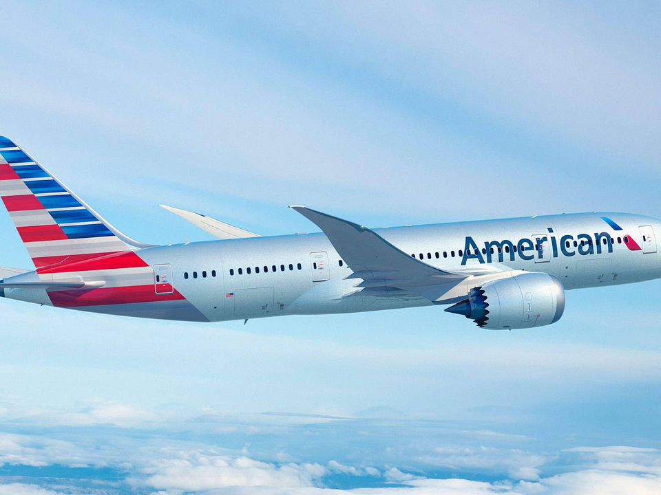 American Airlines adota novas regras para carregadores portáteis em voos a partir de maio