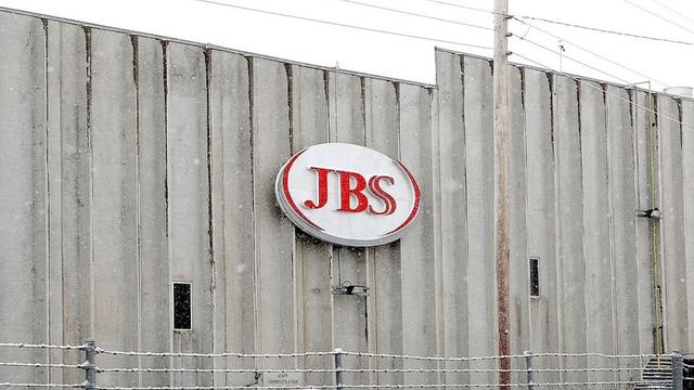 Trump mira imigrantes e provoca demissões em massa em frigorífico da JBS