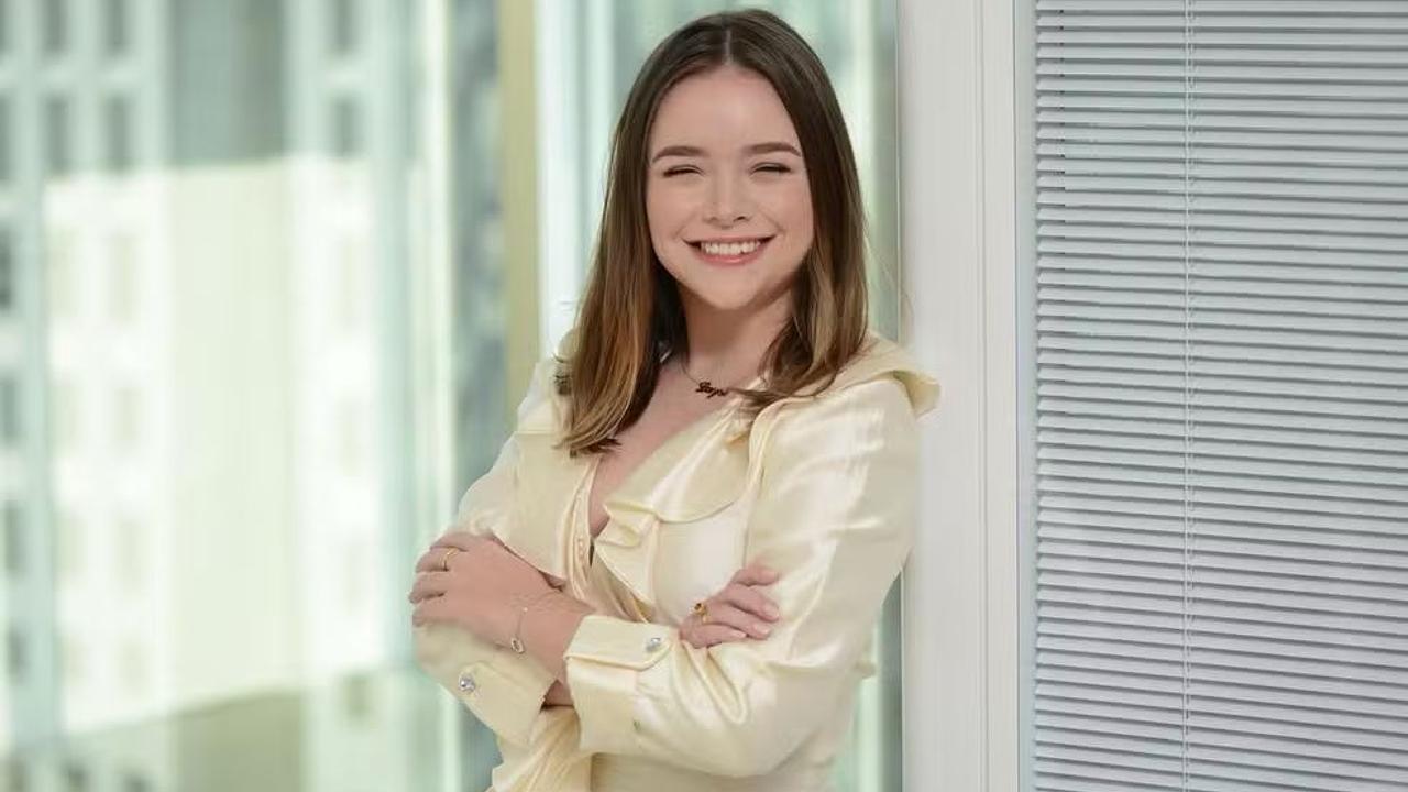 Brasileira que entrou na faculdade aos 15 é aprovada em Harvard aos 25
