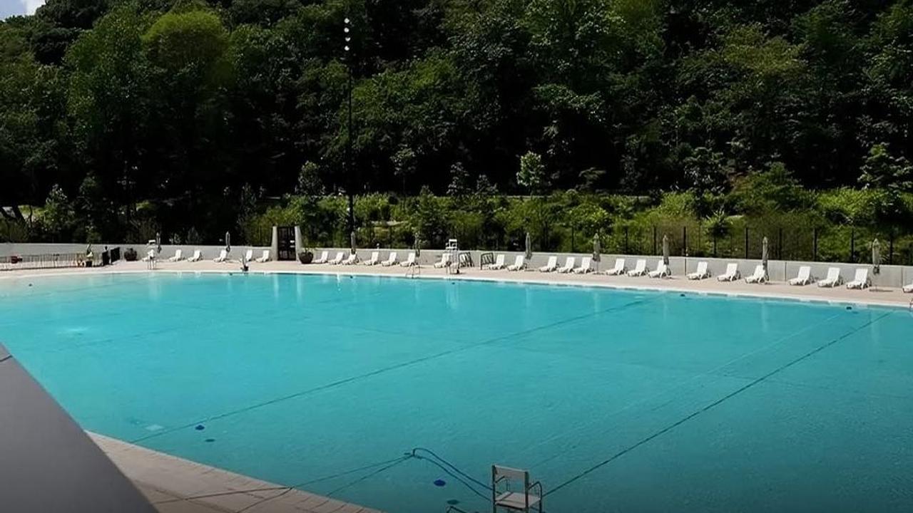 Piscina pública gigante é inaugurada no Central Park
