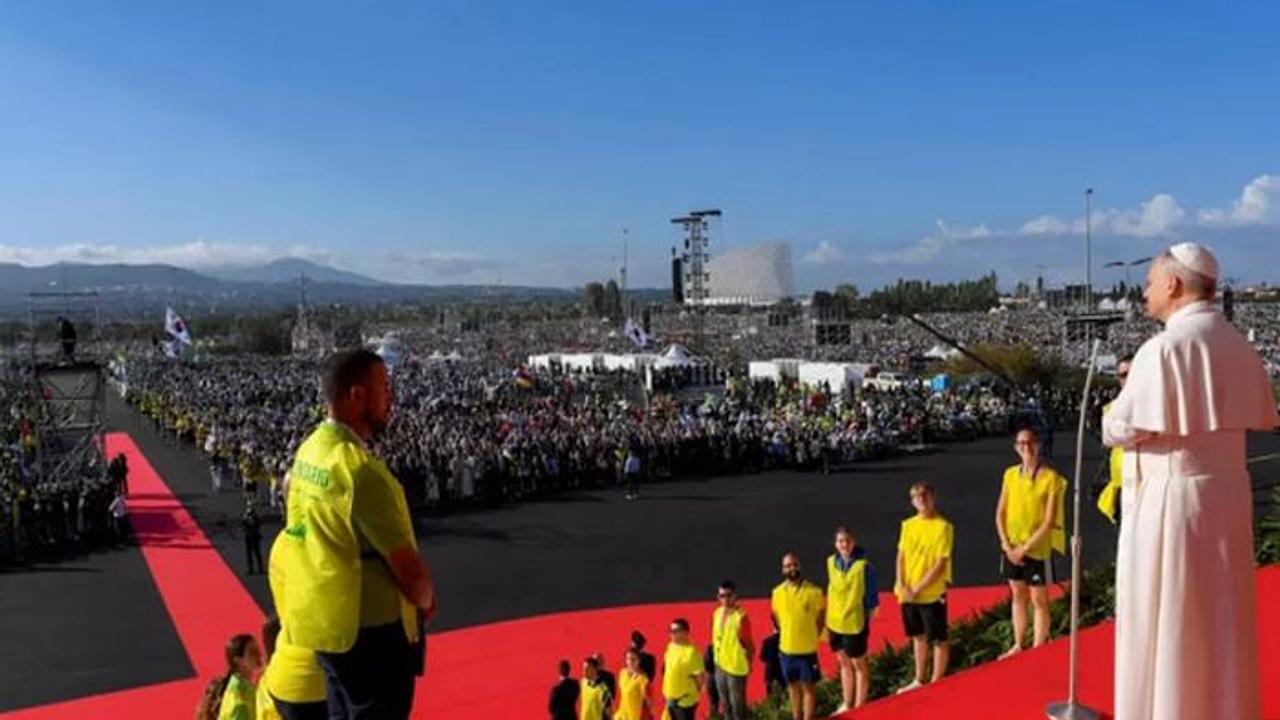 Jovens se reúnem em Roma em clamor pela paz mundial