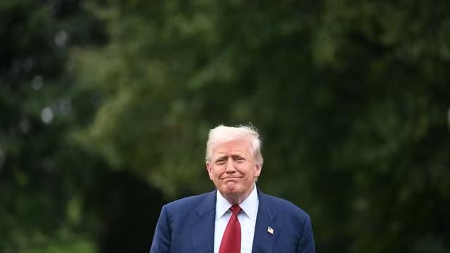 Trump anuncia plano para repassar bilhões das tarifas à população