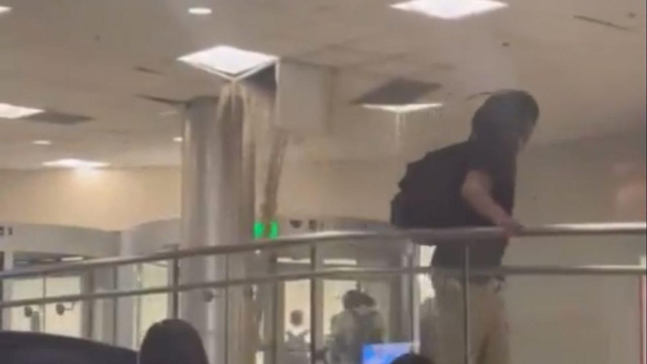 Água de esgoto vaza em aeroporto de Atlanta