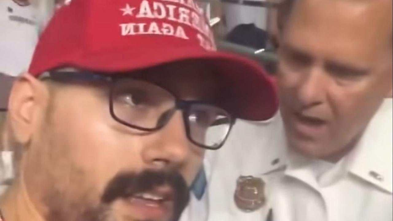 Torcedor é expulso por usar boné “MAGA” em jogo em St. Louis