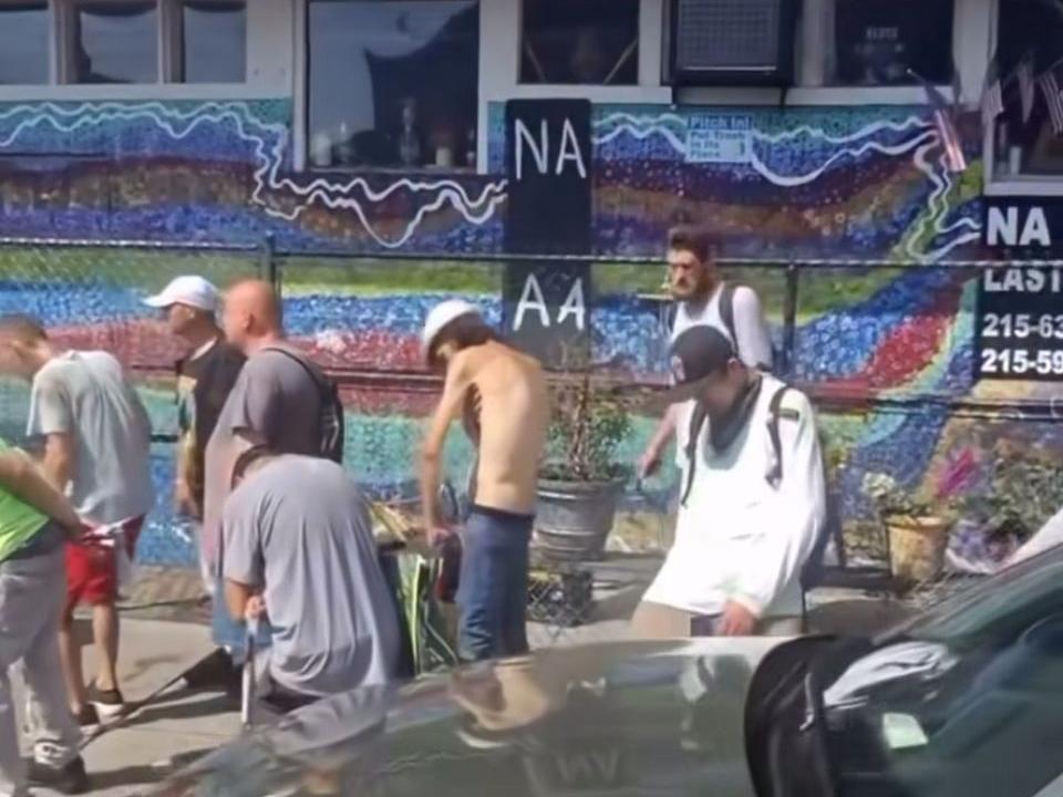 Crise transforma ruas da Filadélfia em ‘cenário de zumbis’
